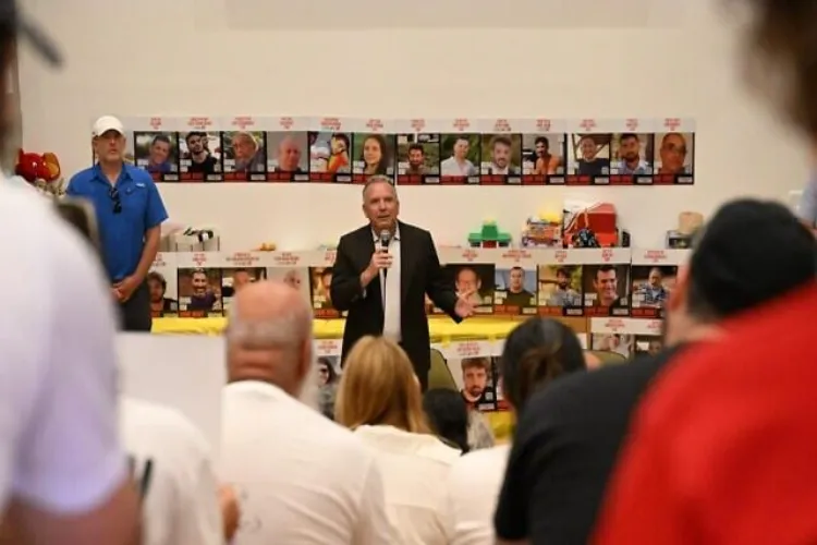 US special envoy Steve Witkoff speaking to hostages' families at Hostages Square, in Tel Aviv (Courtesy Times of Israel)