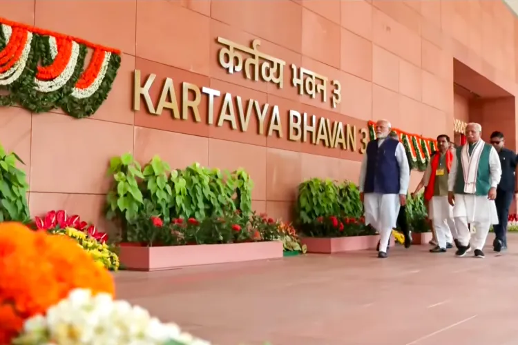 Prime Minister Narendra Modi with Union Minister of Housing and Urban Affairs Manohar Lal during the inauguration of Kartavya Bhavan
