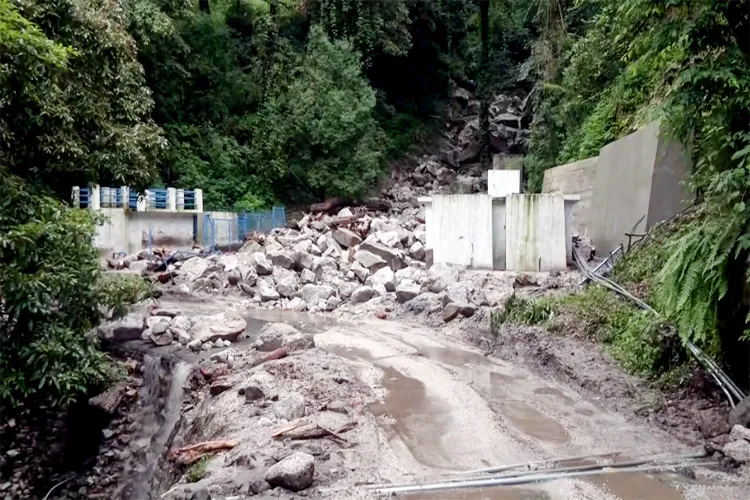 Torrential rains play havic with road in Mandi town of Himachal Pradesh