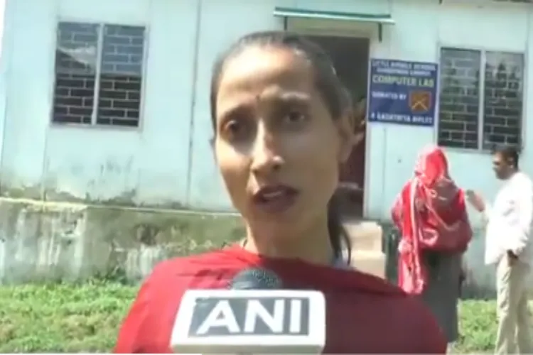 Shilpa, teacher at Little Angel School, Bhadarwah, thanking the Army for providing a high tech lab for the school