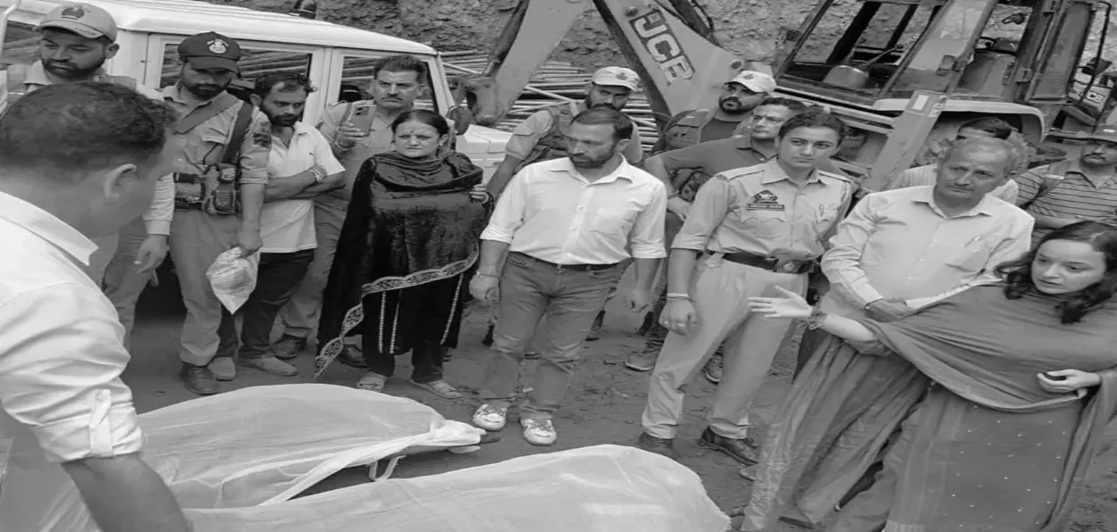 MLAs Shagun Parihar and Sunil Sharma and locals as bodies retrived from the debris of flash floods arrive