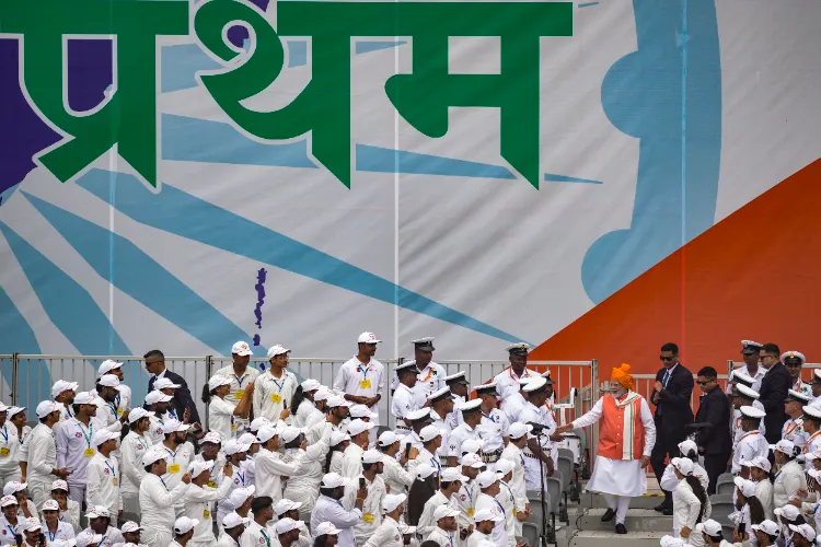 Prime Minister Narendra Modi interacting with invited students at Red Fort on the Independence Day function
