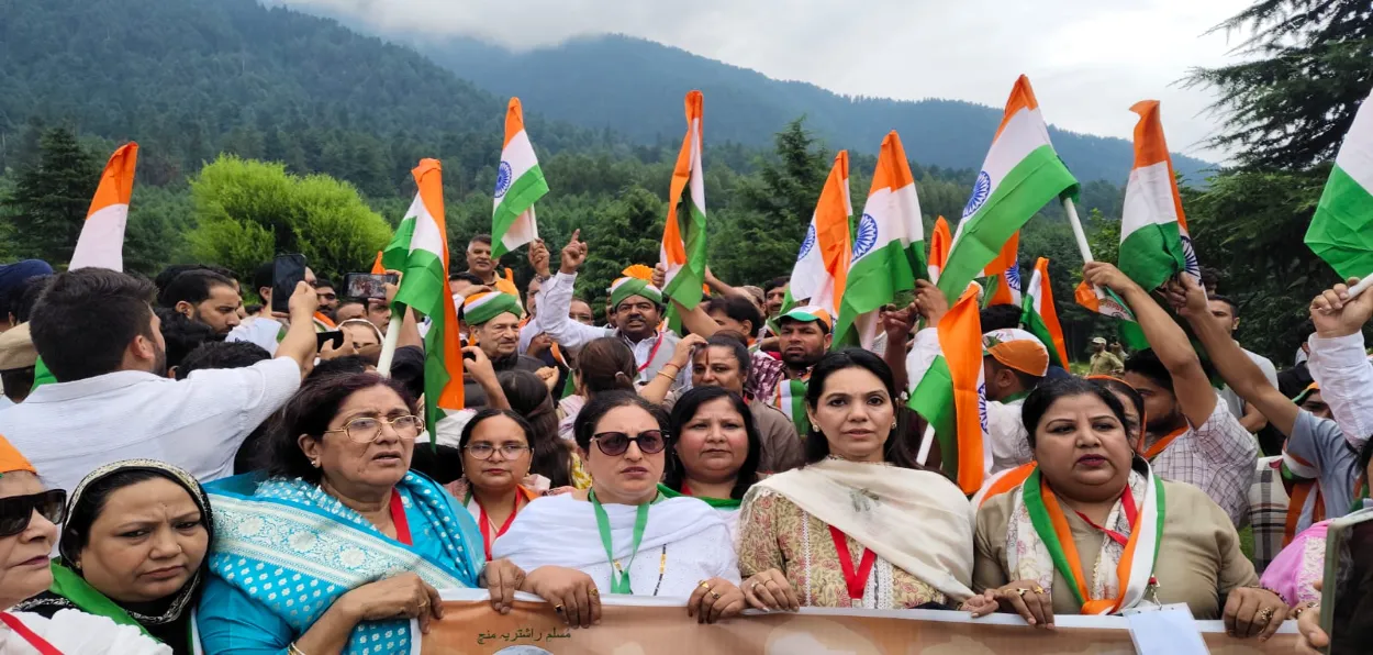 Muslim Rashtriya Manch activists at Pahalgam, Kashmir, on Independence Day