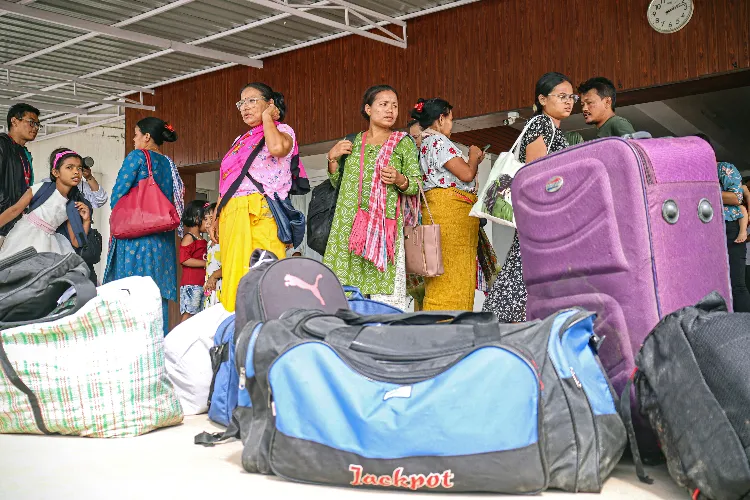Manipuri people returning to Imphal