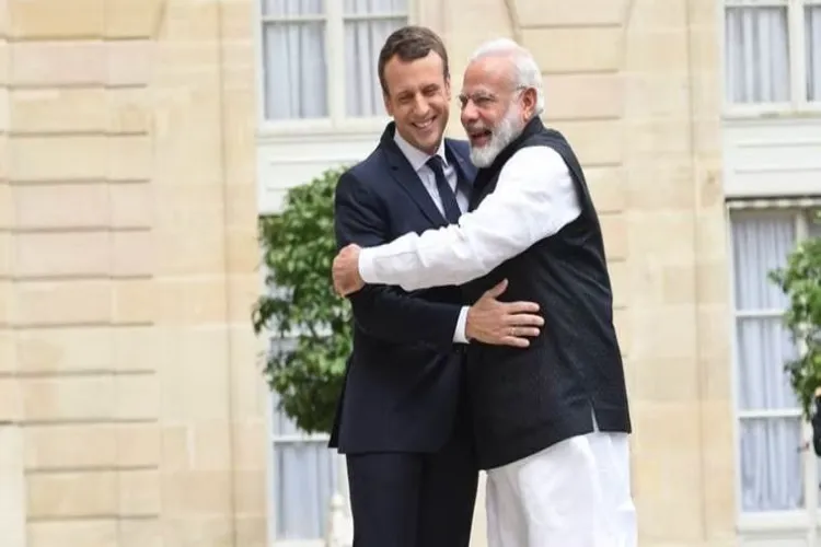 PM Modi with French President Emmanuel Macron (file)