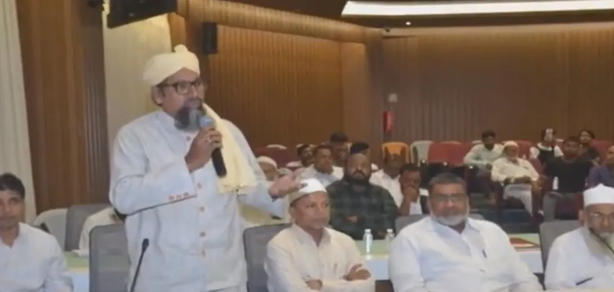 A Muslim leader speaking at the Peace Committee meeting