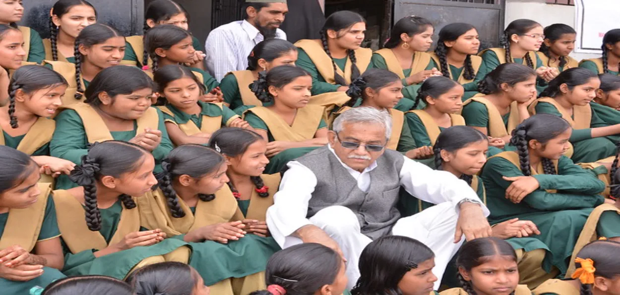 Gayasuddin Babukhan with students of his school