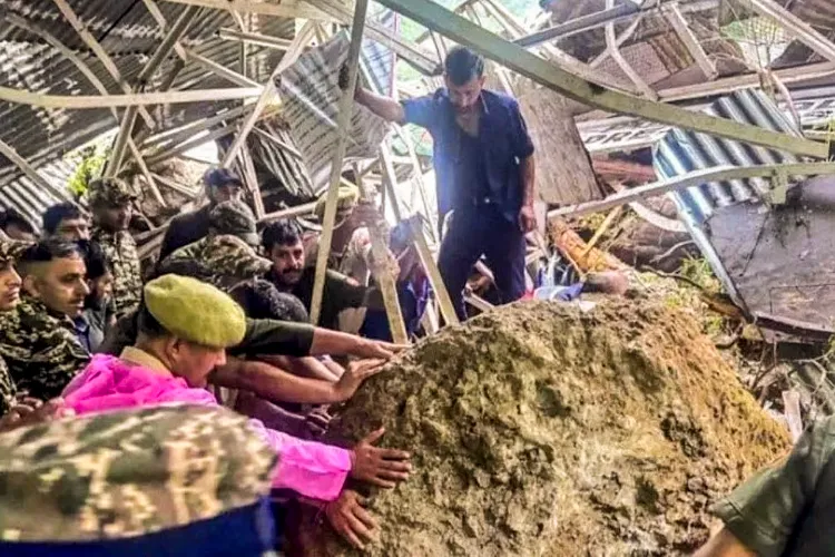  Security personnel at the site as five dead, 14 injured in landslide on route to Vaishno Devi shrine, in Katra
