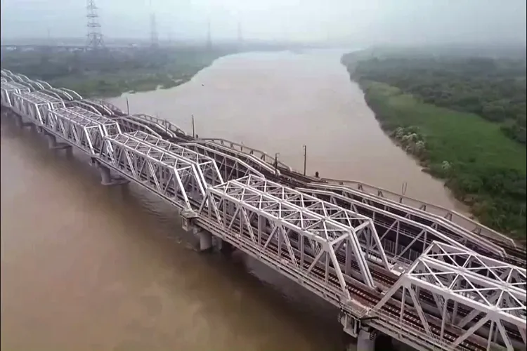 Yamuna flowing above danger mark in Delhi