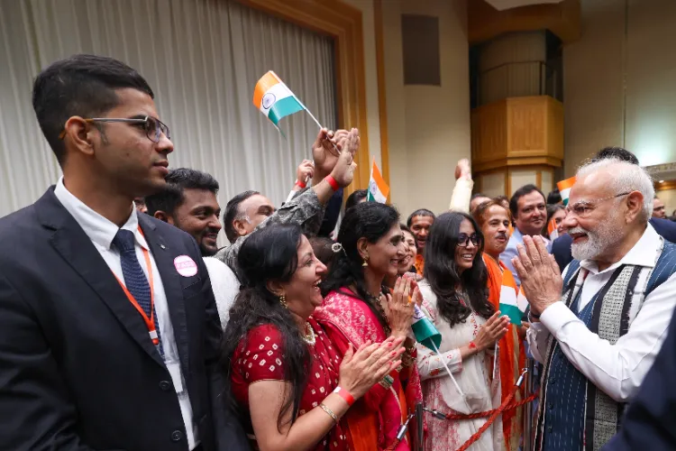Prime Minister Narendra Modi with Indian Community in Tokyo