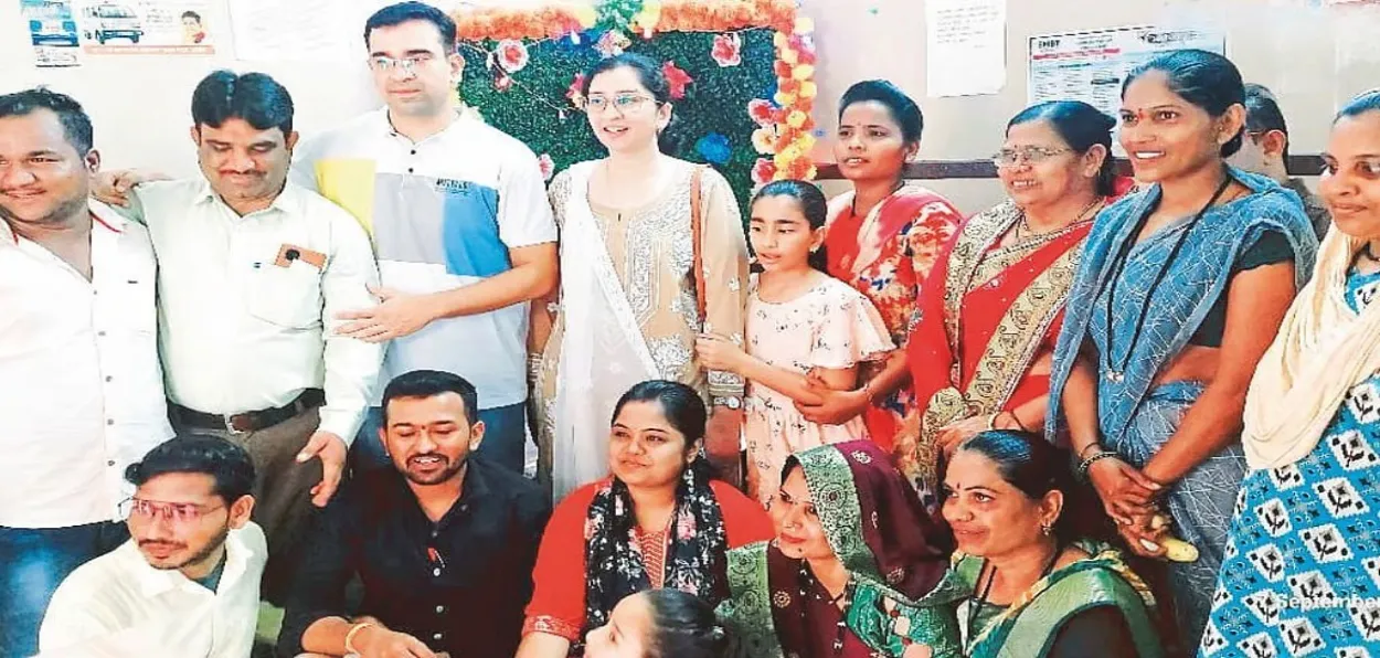Dr. Faraz Bohri, Dr. Ambrin Bohri (centre), and hospital staff after the Ganpati aarti.