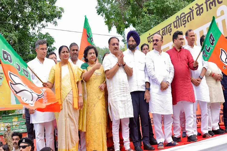 Rekha Gupta flaged off trucks carrying relief material for the flood victims of Punjab