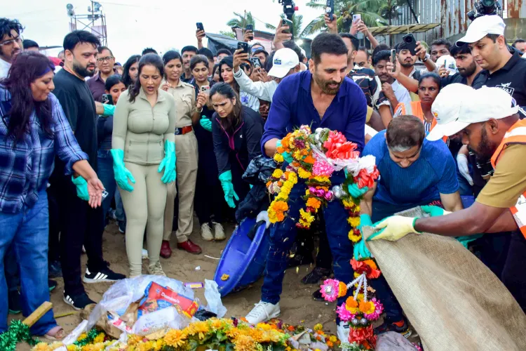 Bollywood actor Akshay Kumar joins the campaign to clean beaches after Ganesh Visarjan