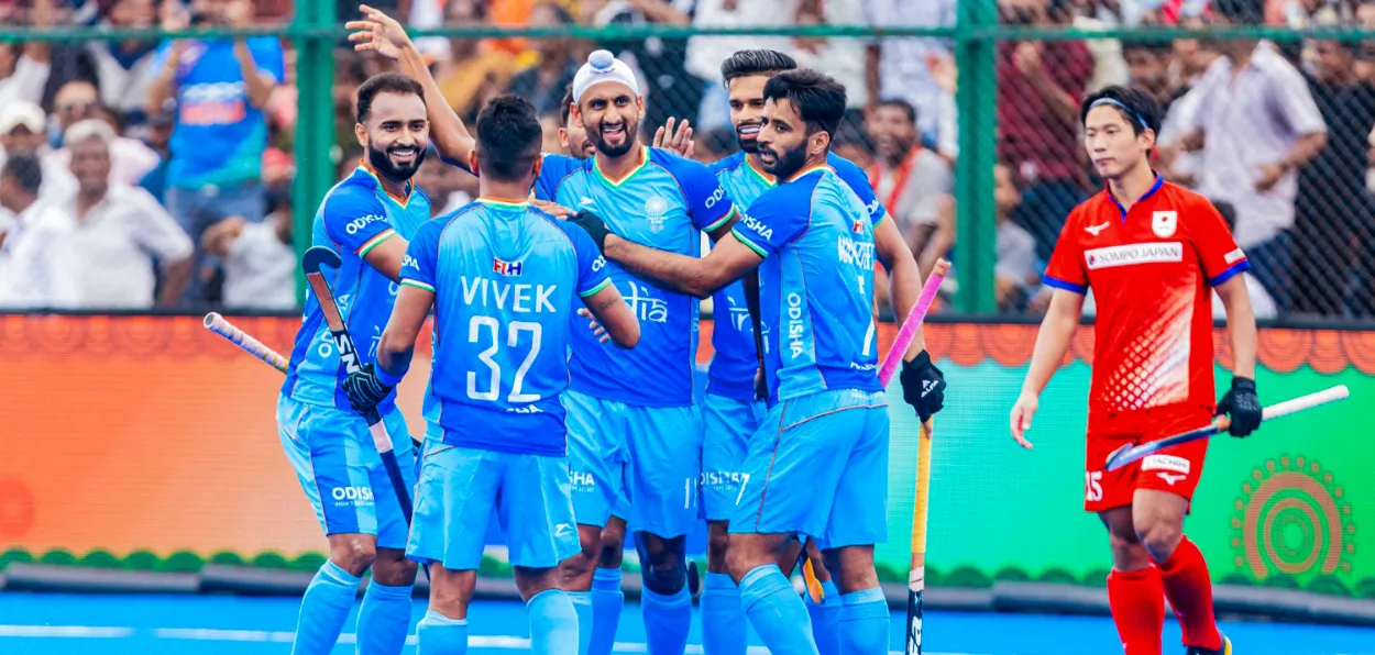 The jubilant hockey team after winning Asia Cup 