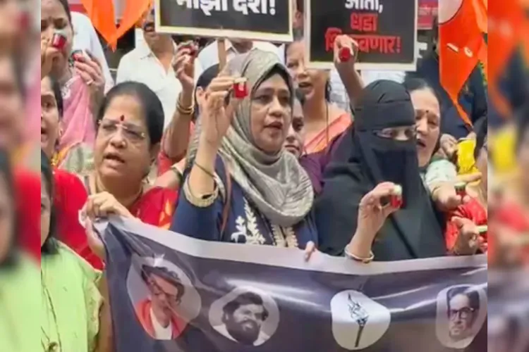 Muslim women holding Sindoor in against India-Pak Asia Cup match, Mumbai