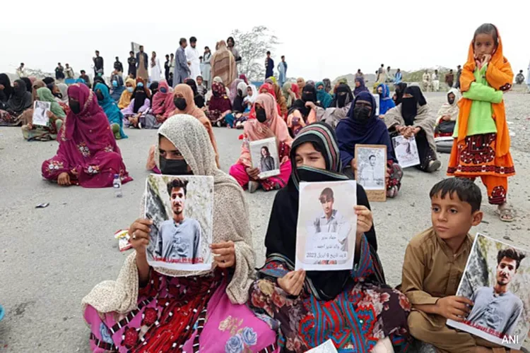 People protesting abductions and enforced disappearances in Balochistan.