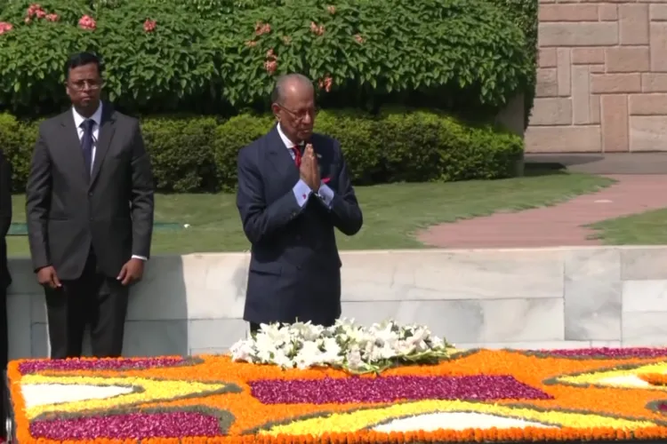 Prime Minister of Mauritius Navin Ramgoolam paying homage to Mahatma Gandhi at Rajghat