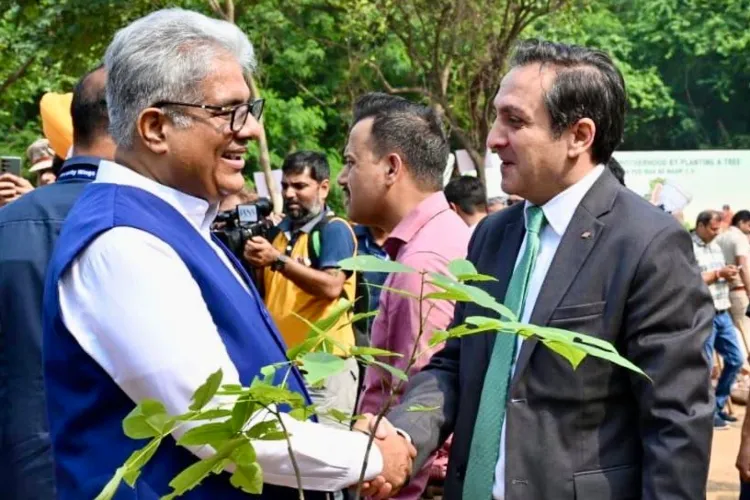 A doplomat with the Minister for environment Bhupinder Yadav during the plantation drive