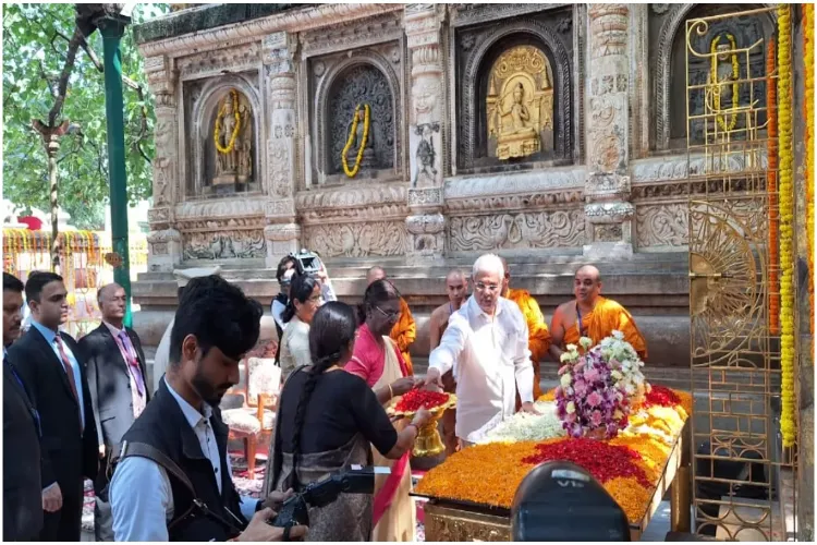President Murmu offers prayers at Gaya's Vishnupad temple