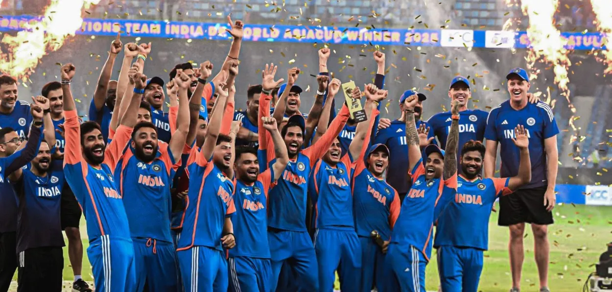 A jubilant team India celebration victory against Pakistan in the Final of Asia Cup at Dubai International Stadium