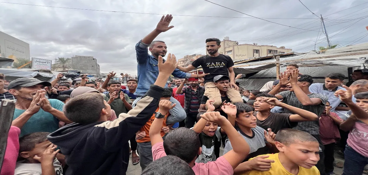 people in Gaza celebrating the news of a ceasefire
