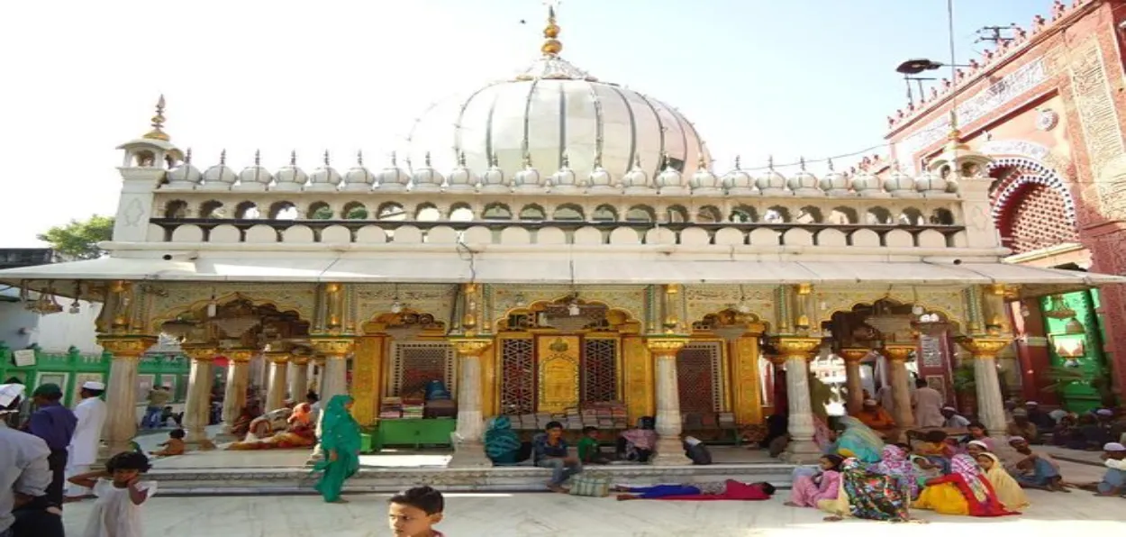 Shrine (Dargah) of Hazarat Nizamuddin Auliya in Delhi