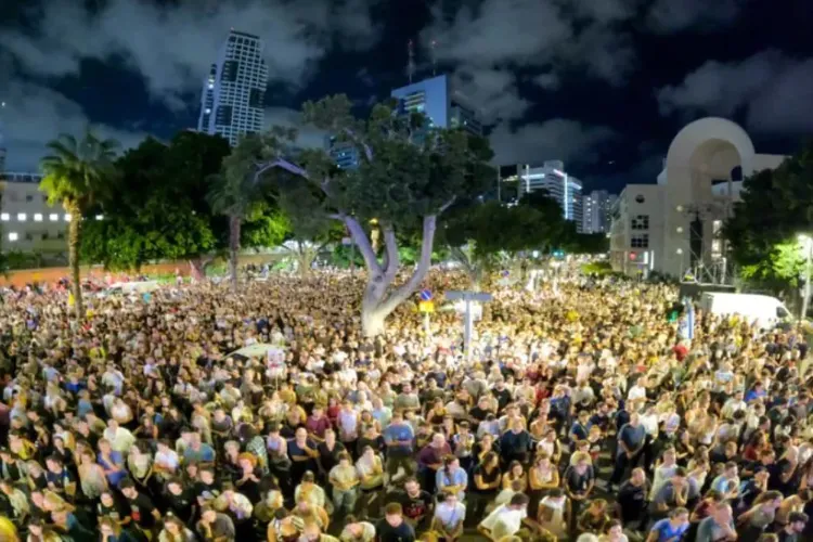 Half a million Israelis gathered at Tel Aviv's Hostage square
