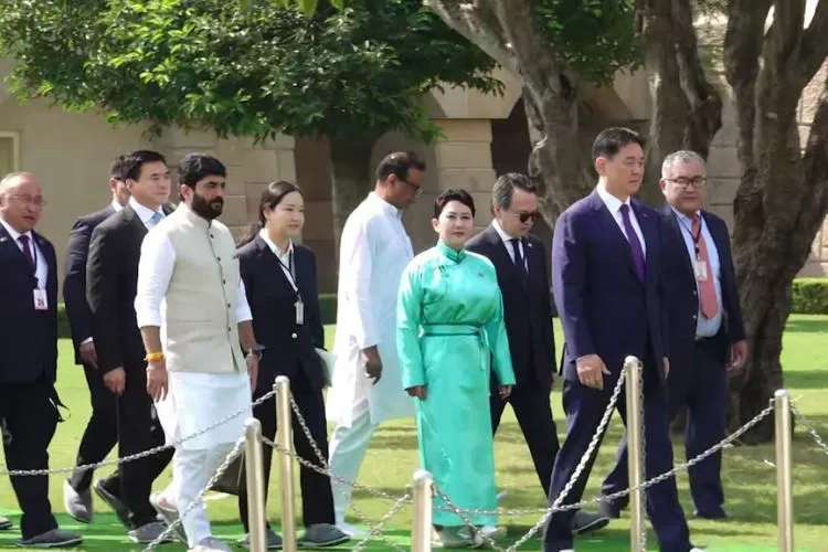 President of Mongolia, Khurelsukh Ukhnaa, laid a wreath and paid tributes at the Rajghat