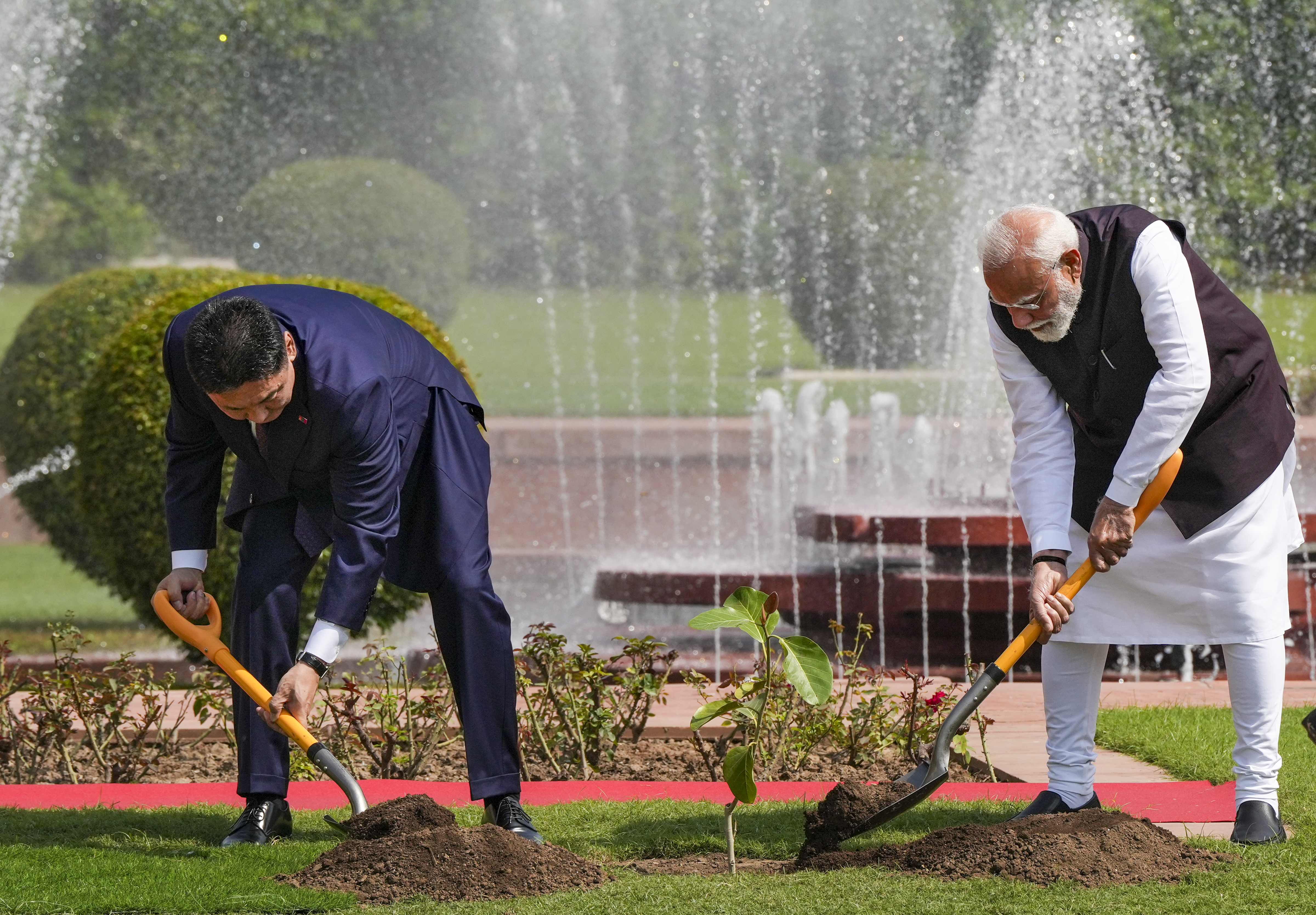 https://www.awazthevoice.in/upload/news/1760430198PTI10_14_2025_000108B.jpg