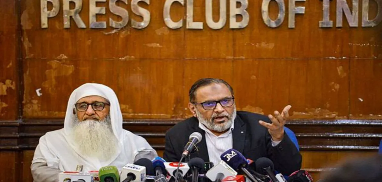 AIMPLB general secretary Fazlur Rahim Mujaddidi (Left) addressing the media on Waqf Amendment Act