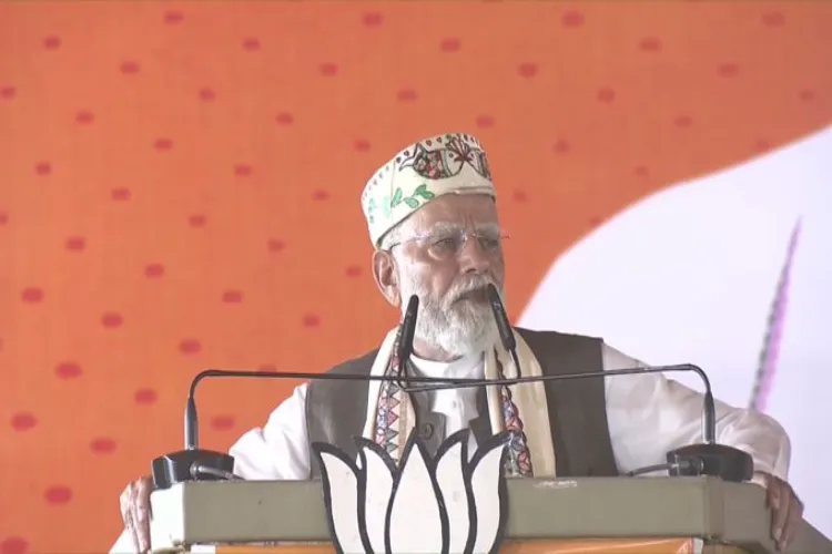 Prime Minister Narendra Modi speaking at an election rally in Samastipur, Bihar