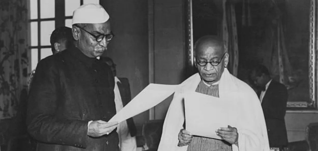 President Dr Rajendra prasad administering oath of office and secrecy to Sardar Vallabhbhai Patel 