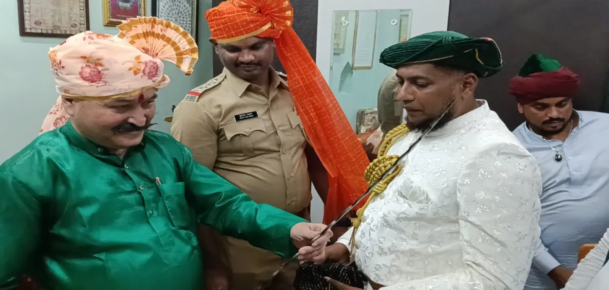 Sohail Shamshuddin Shaikh with Fattesingh Raje Bhosale at Pune