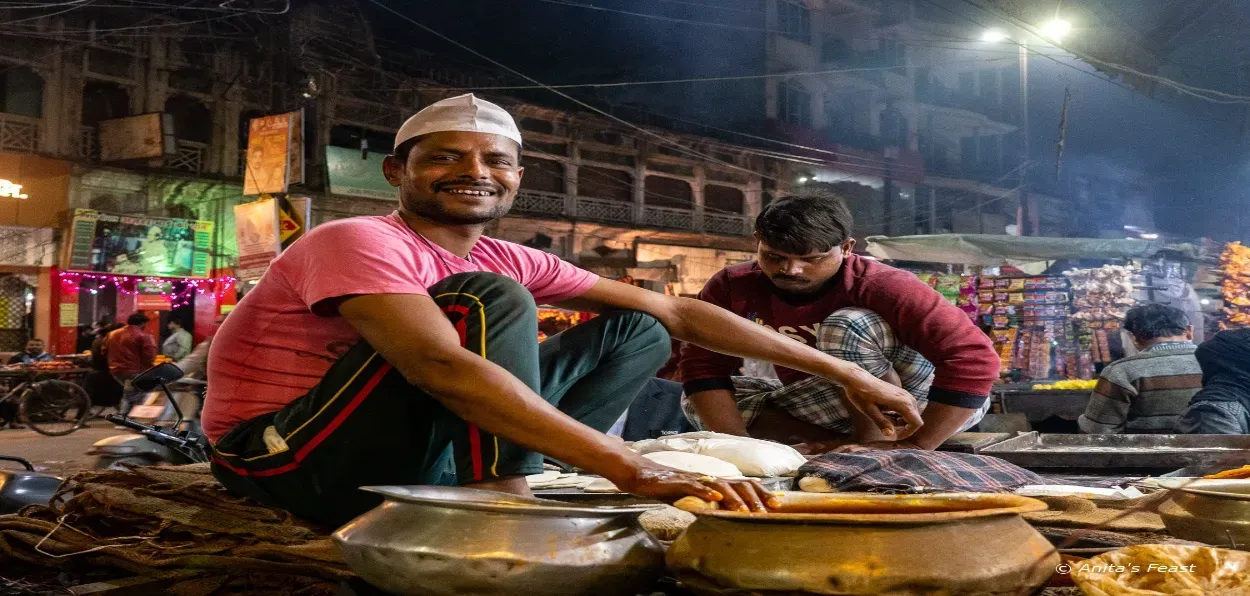 A vendor selling food in Lucknow