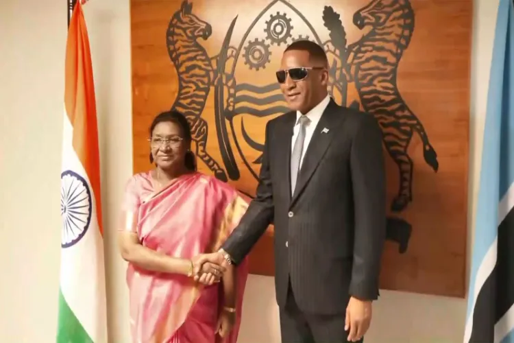 President of India Droupadi Murmu with President of Botswana Duma Boko 