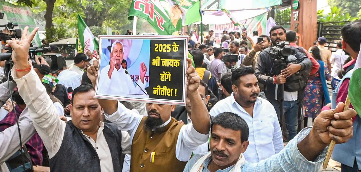 Supporters of Nitish Kumar out on Patna roads