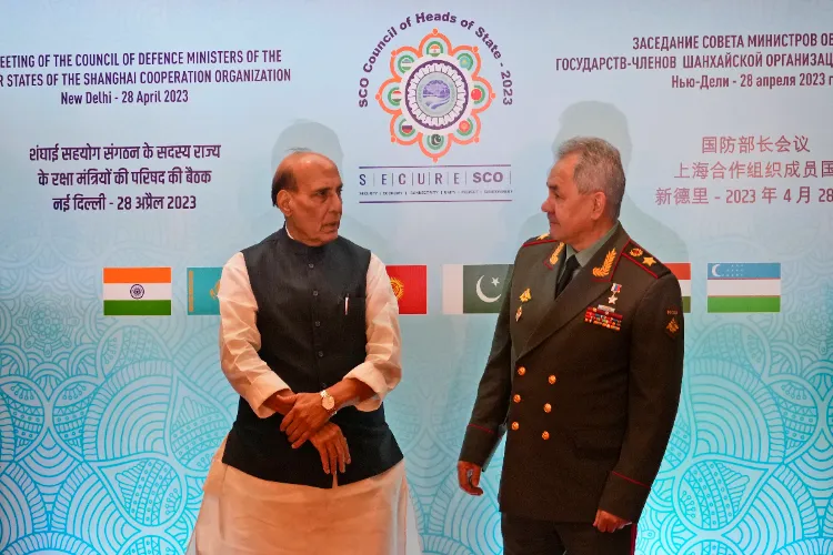 Rajnath Singh with Russian counterpart (Representative image)