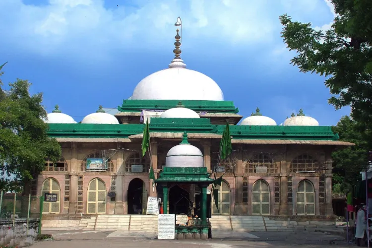 Sufi saint Sayed Pir Mashoom Shah Dargah