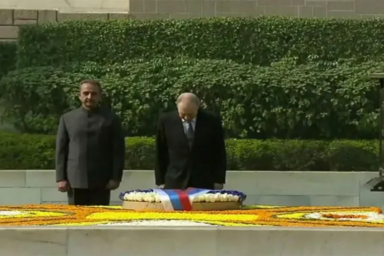 Russian President Vladimir Putin paid tributes to Mahatma Gandhi at Rajghat