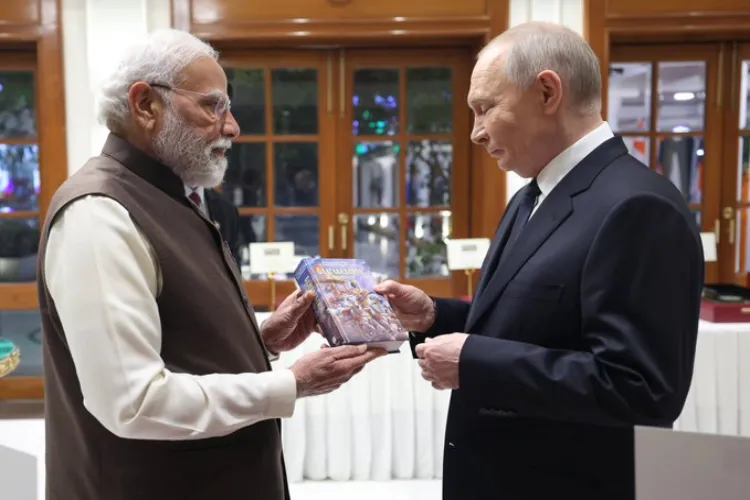 Prime Minister Narendra Modi gifting Bhagvad Gita to President Putin