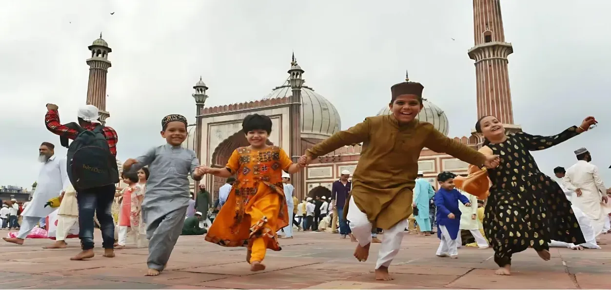 Children in gay abandon at Jama masjid, Delhi