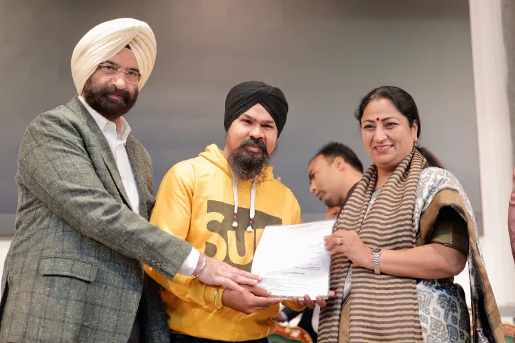 Delhi Chief Minister Rekha Gupta handing over appointment letters to the kin of the 1984 riot victims