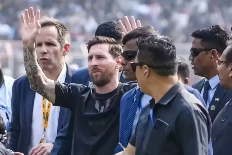  Argentine football icon Lionel Messi arrived in Hyderabad