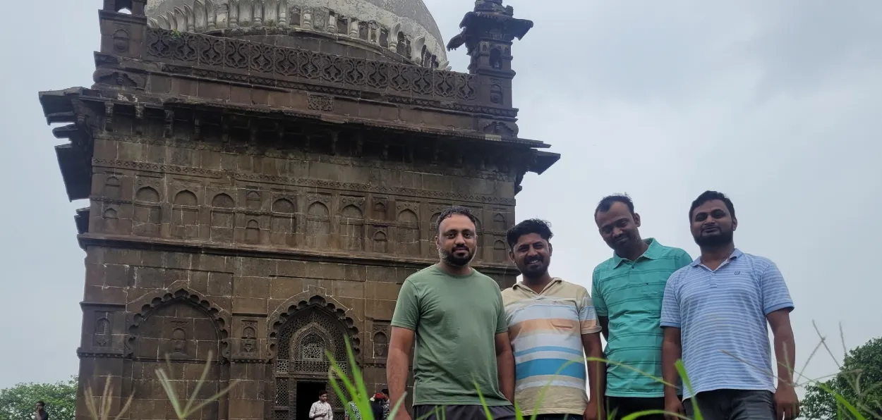 Author (Extreme left) and others at Ambar Malik's tomb at Khuldabad, Maharashtra