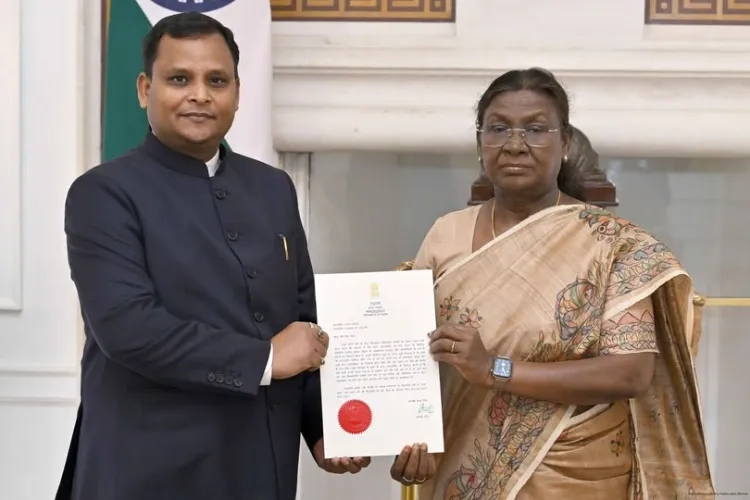 President Murmu with India’s Ambassador to Estonia, Ashish Sinha