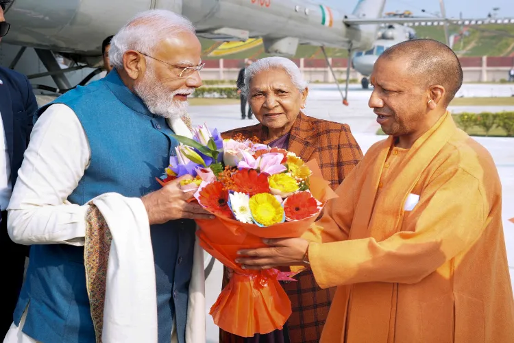 Prime Minister Narendra Modi being received by Uttar Pradesh Governor Anandiben Patel and state Chief Minister Yogi Adityanath, in Lucknow