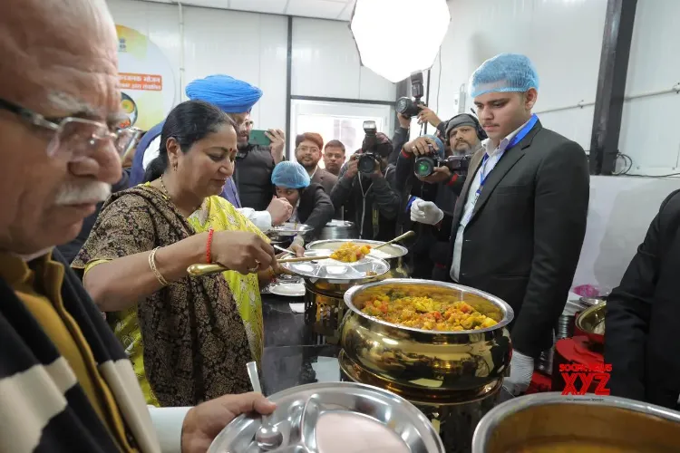 The inauguration of the Atal Canteen at Nehru Nagar was attended by Union Minister Manohar Lal Khattar, Chief Minister Rekha Gupta, and Delhi Home Minister Ashish Sood. 