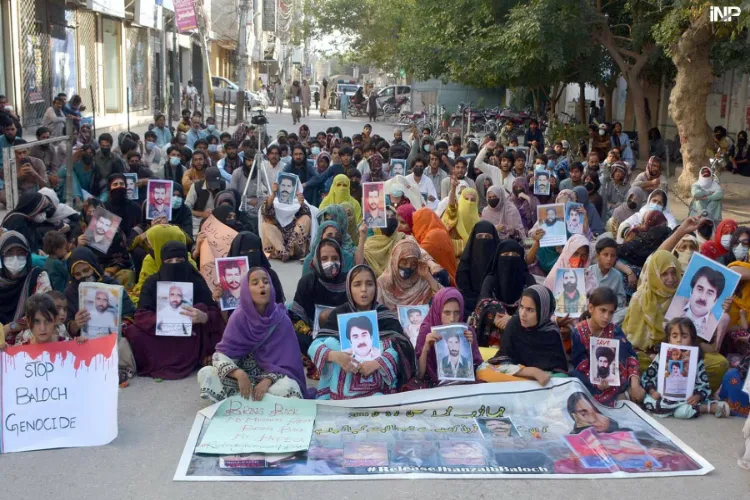 Baloch women on a sit in against the phenomenon of missing persons (Courtesy: Dawn)