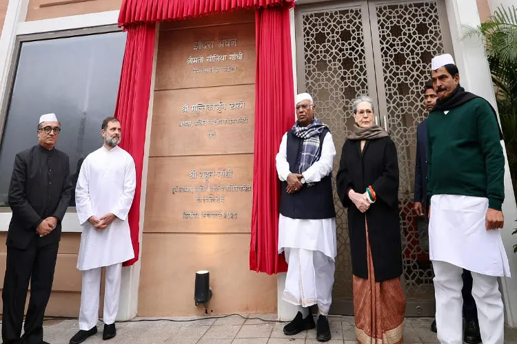 Congress National President Mallikarjun Kharge, Parliamentary Party Chairperson Sonia Gandhi, Leader of the Opposition in the Lok Sabha Rahul Gandhi, along with other party leaders