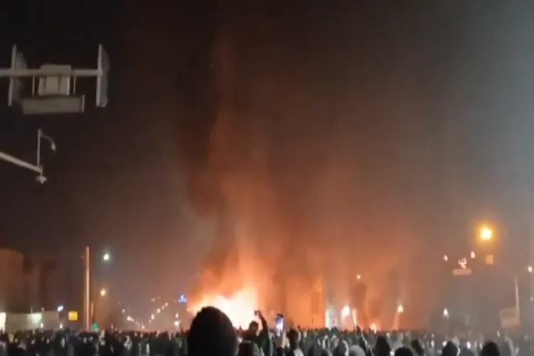 Protesters set afire a government building in Tehran